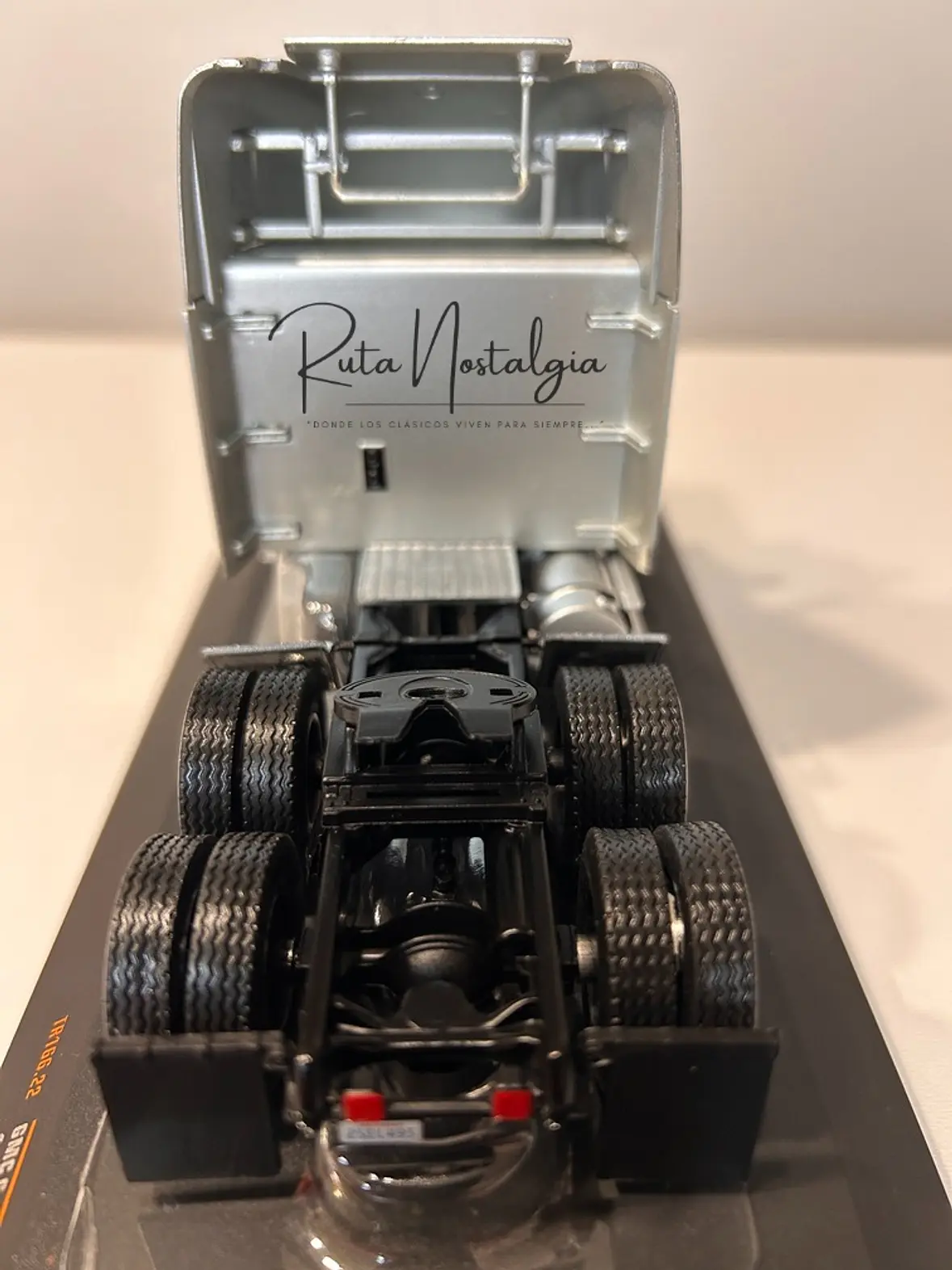 GMC General SBFA 1988 – IXO Models 1:43 – Clásico Americano 6