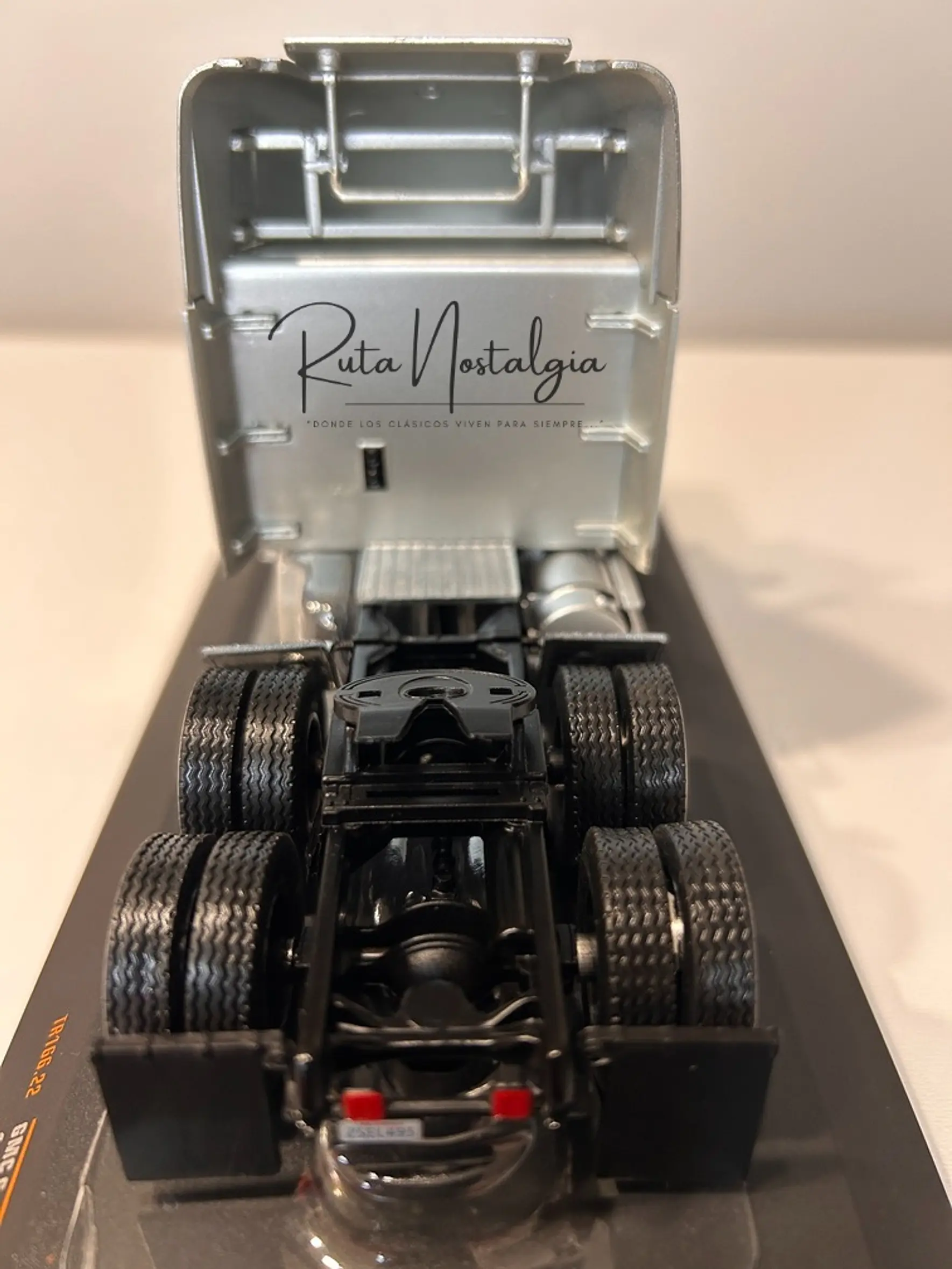 GMC General SBFA 1988 – IXO Models 1:43 – Clásico Americano 6