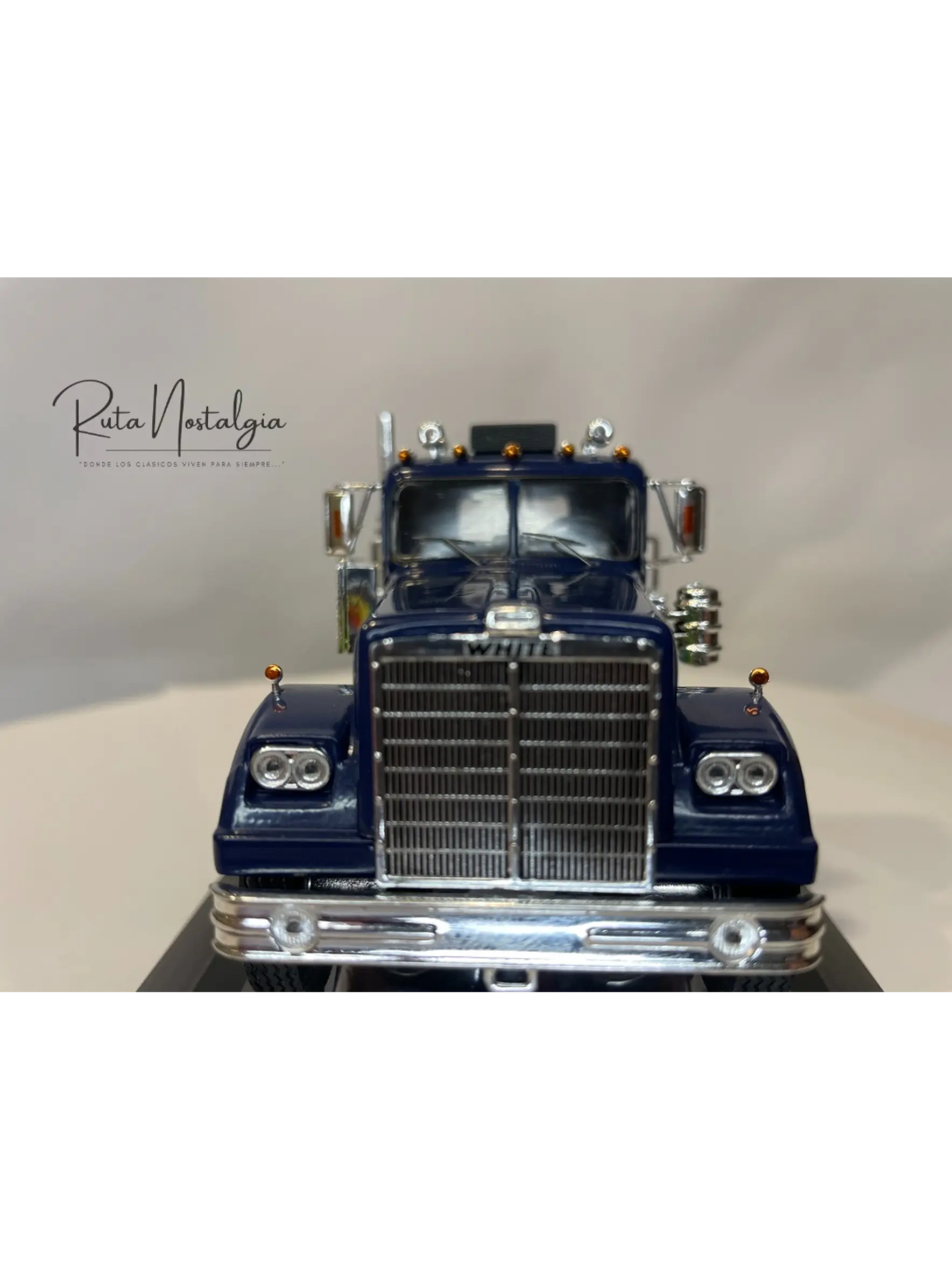 White / Western Star 4864 1970 – IXO Models 1:43 – Clásico Americano Azul Profundo 2