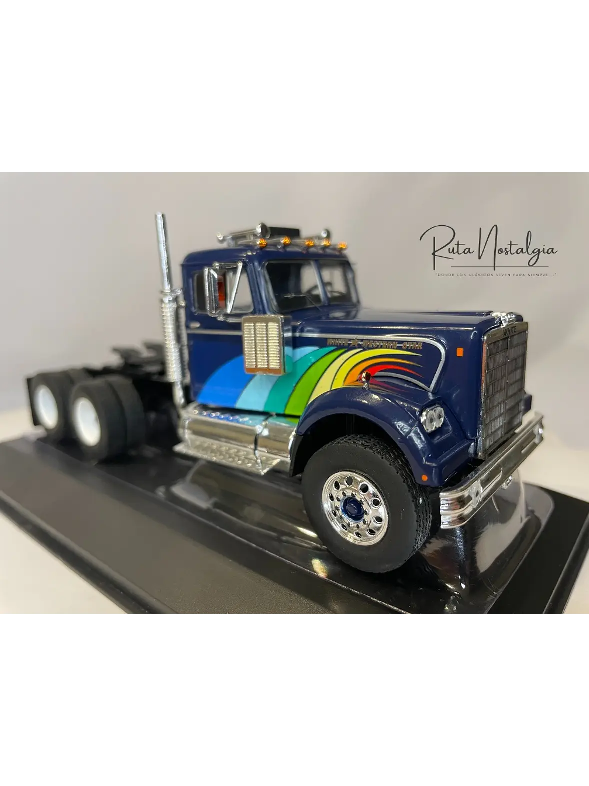 White / Western Star 4864 1970 – IXO Models 1:43 – Clásico Americano Azul Profundo 1