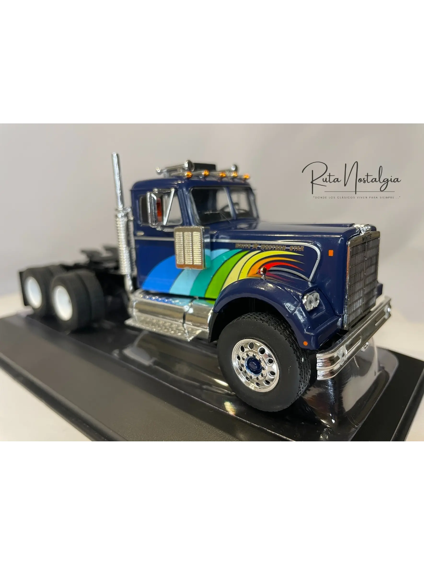 White / Western Star 4864 1970 – IXO Models 1:43 – Clásico Americano Azul Profundo 1