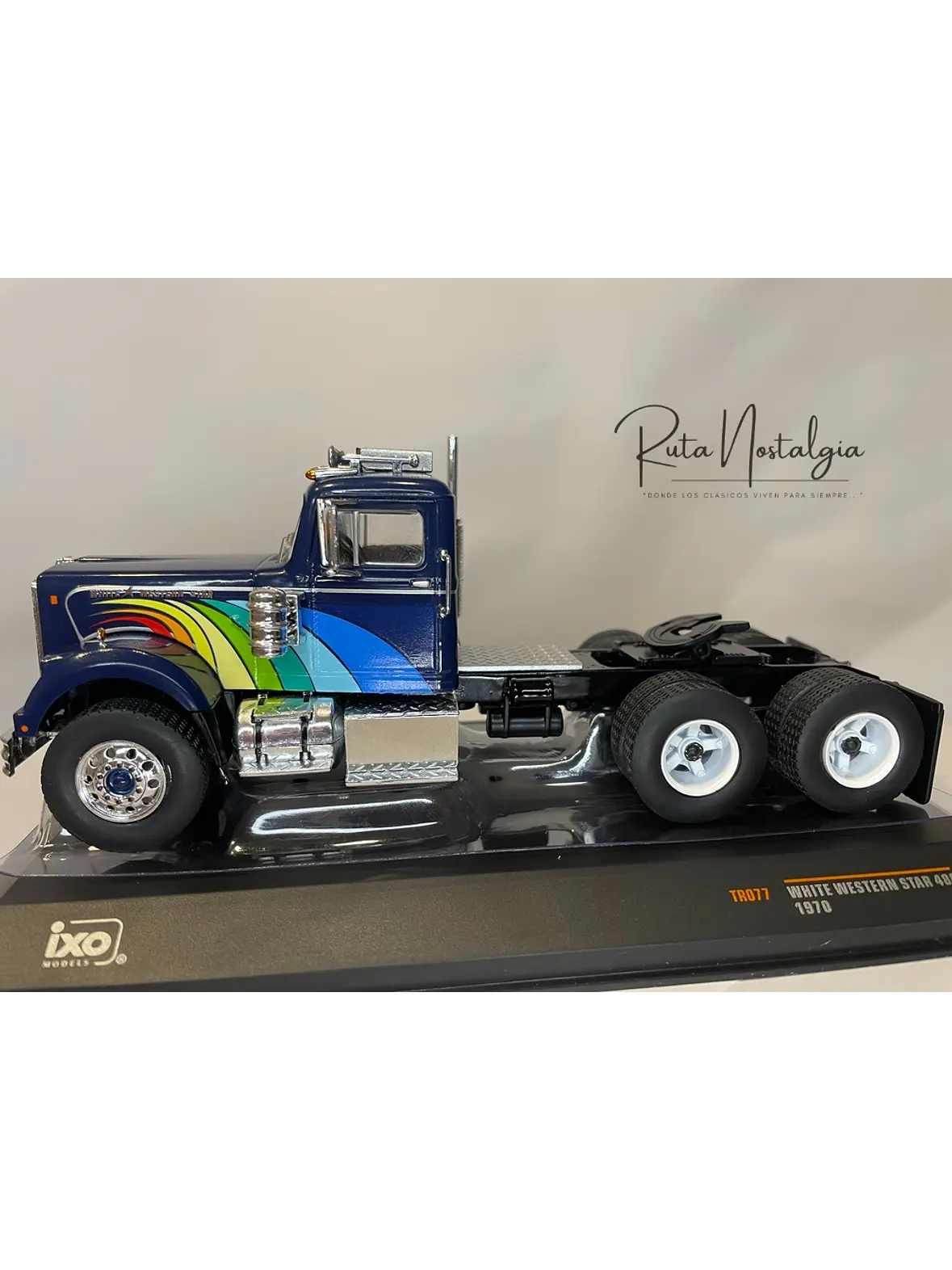 White / Western Star 4864 1970 – IXO Models 1:43 – Clásico Americano Azul Profundo 4
