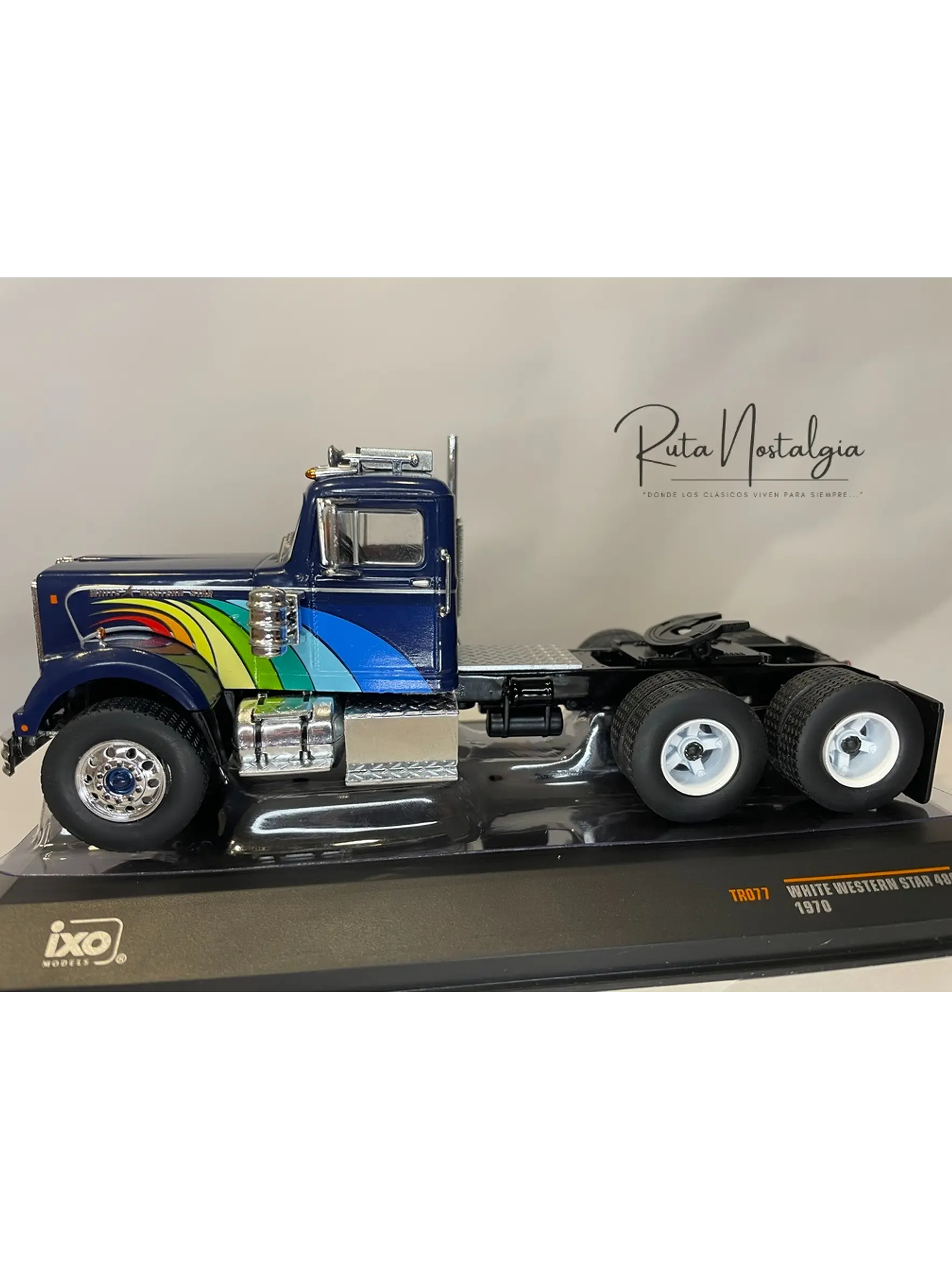 White / Western Star 4864 1970 – IXO Models 1:43 – Clásico Americano Azul Profundo 4