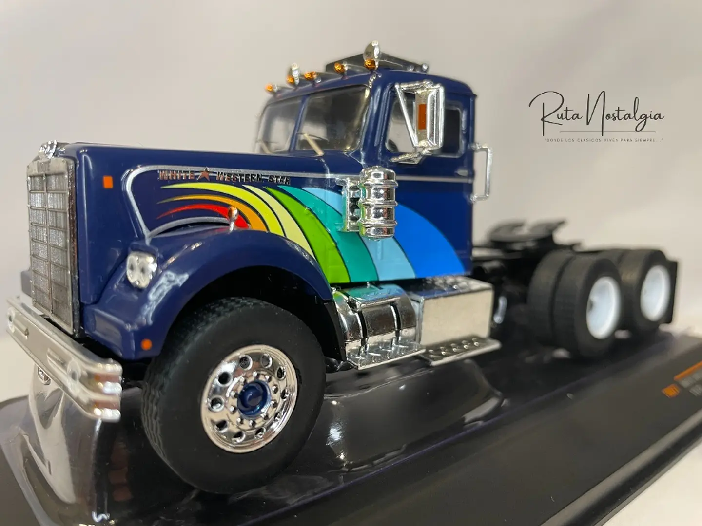 Camión White / Western Star 4864 1970 | IXO 1:43 3