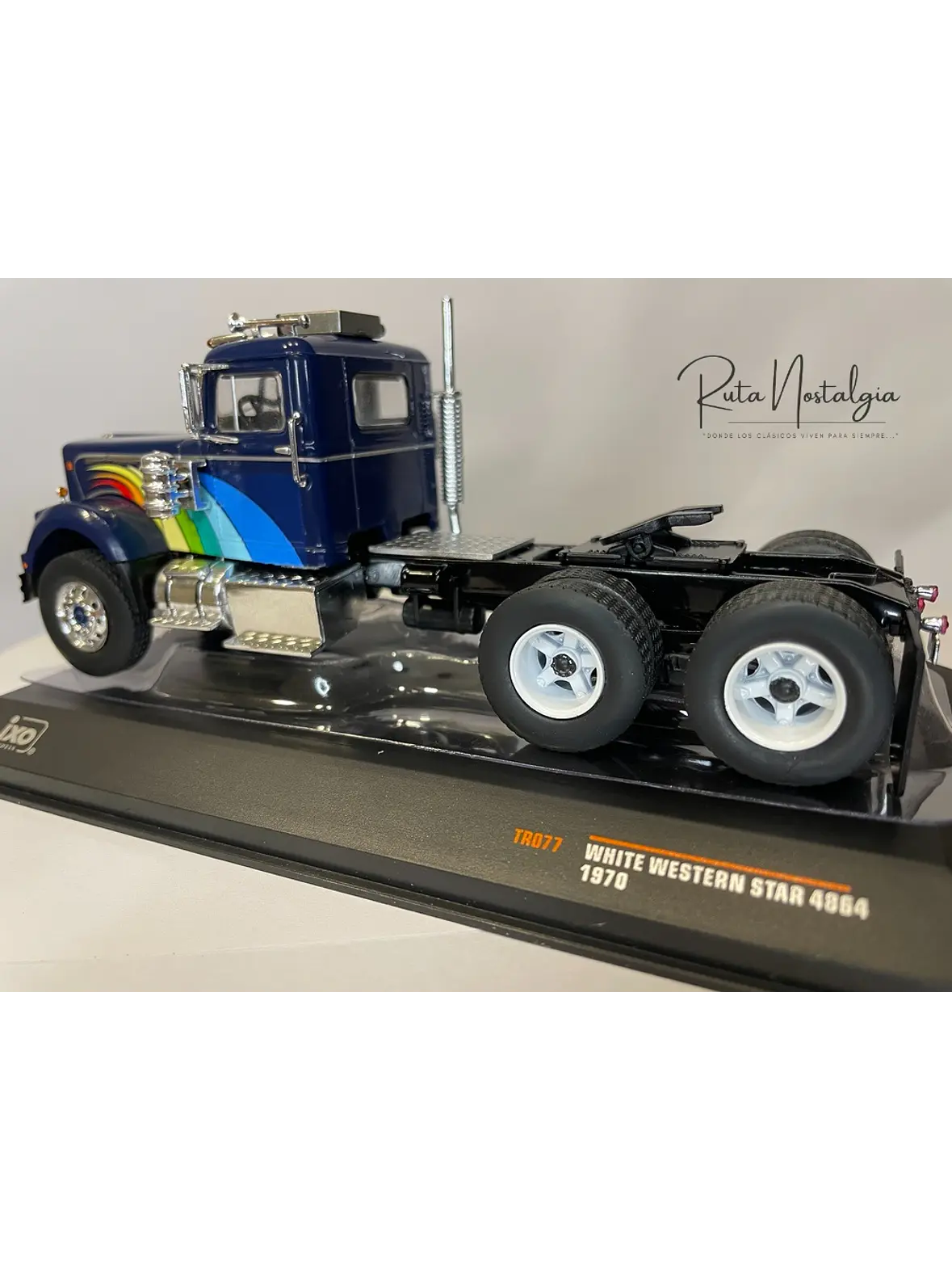 White / Western Star 4864 1970 – IXO Models 1:43 – Clásico Americano Azul Profundo 5