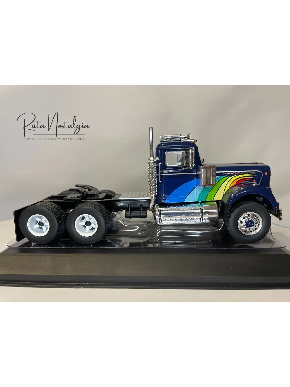 White / Western Star 4864 1970 – IXO Models 1:43 – Clásico Americano Azul Profundo 8