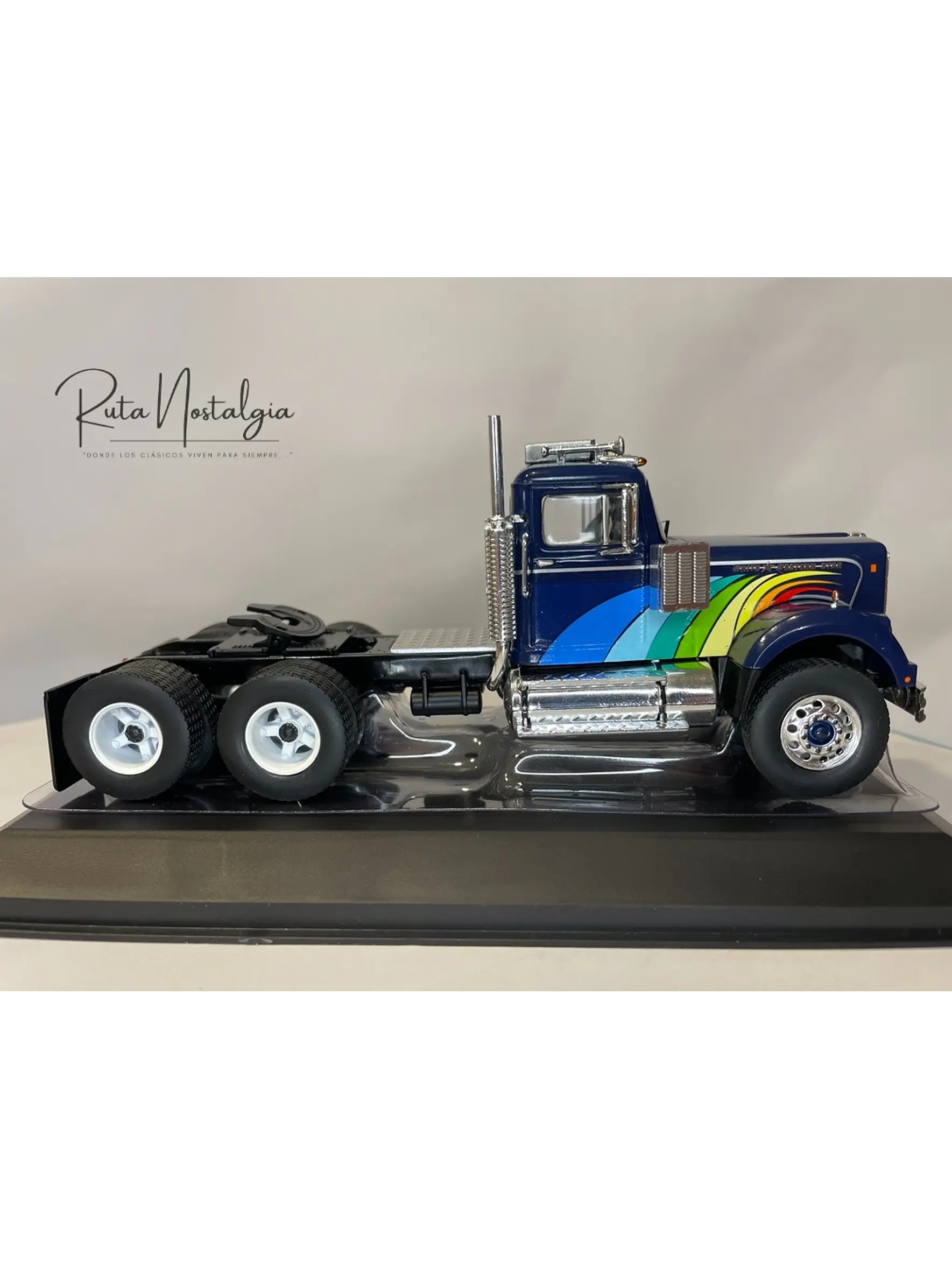 White / Western Star 4864 1970 – IXO Models 1:43 – Clásico Americano Azul Profundo 8