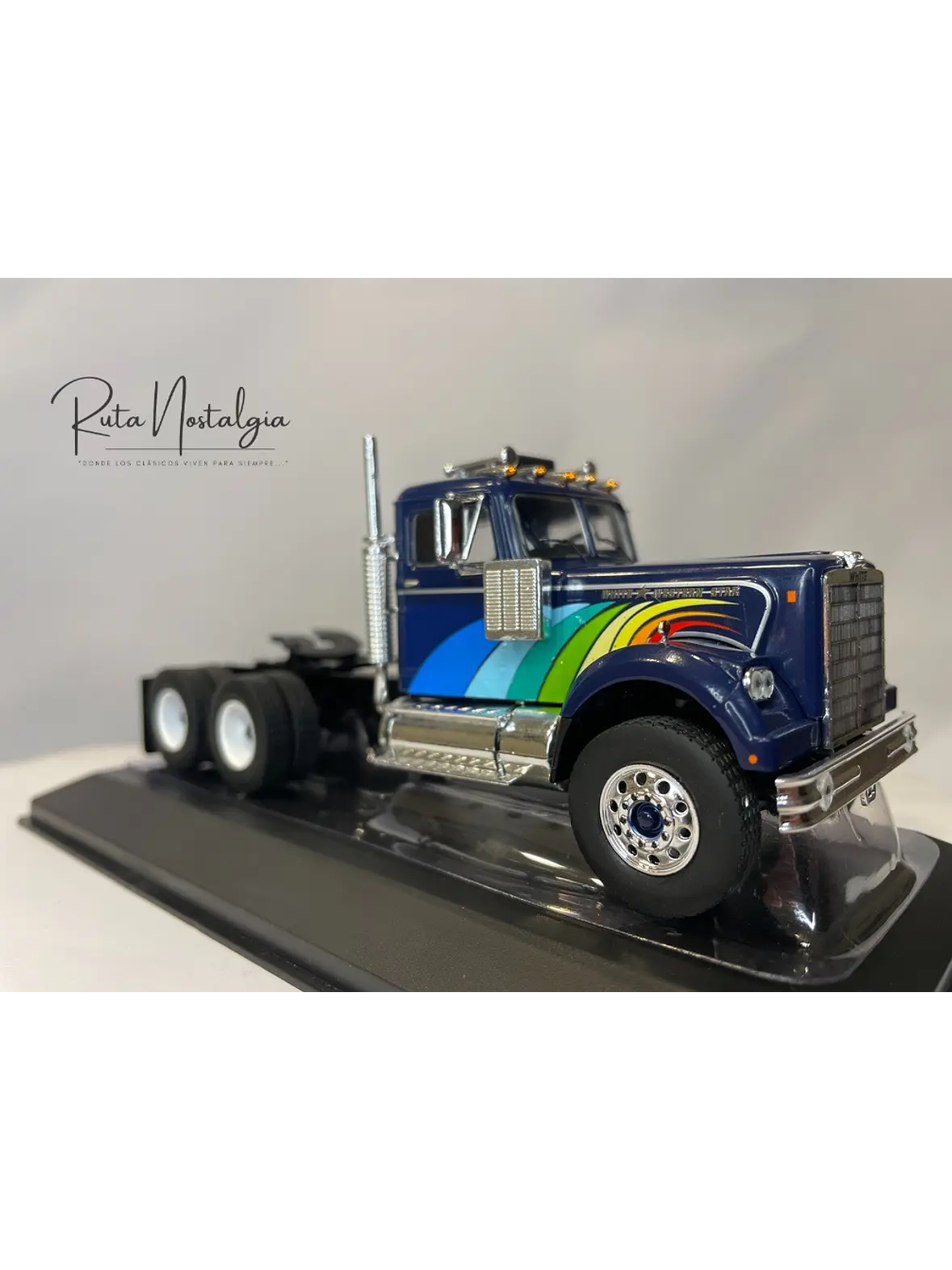 White / Western Star 4864 1970 – IXO Models 1:43 – Clásico Americano Azul Profundo 9