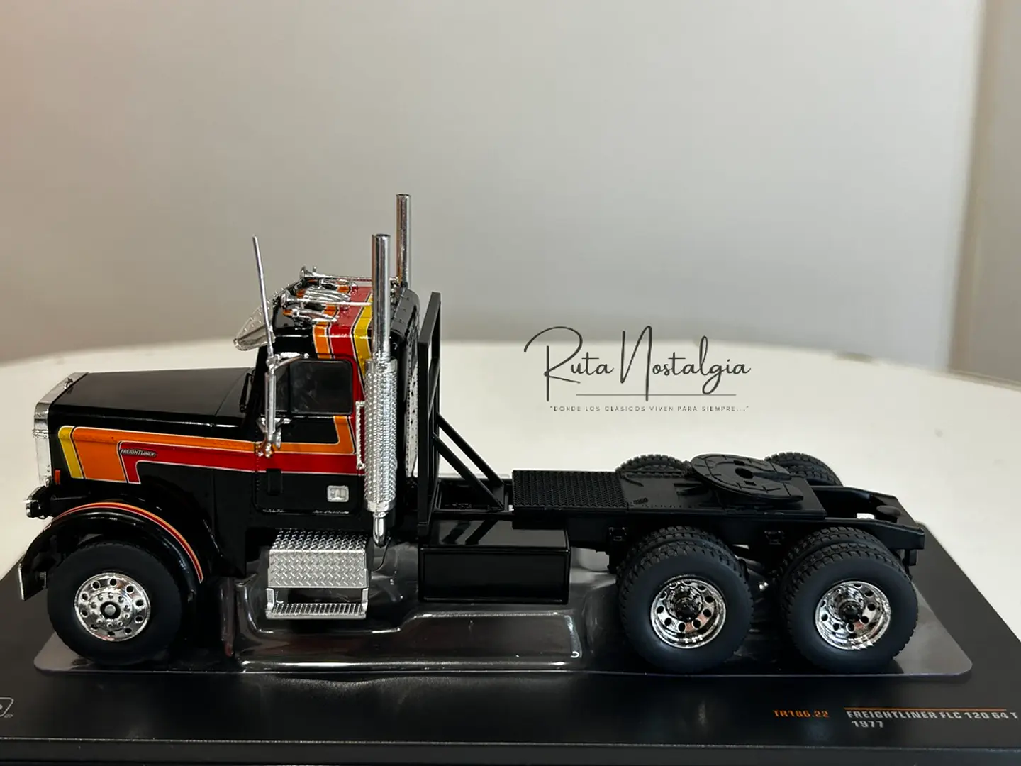 Camión Freightliner FLC 120 64T (1977) | IXO 1:43 8