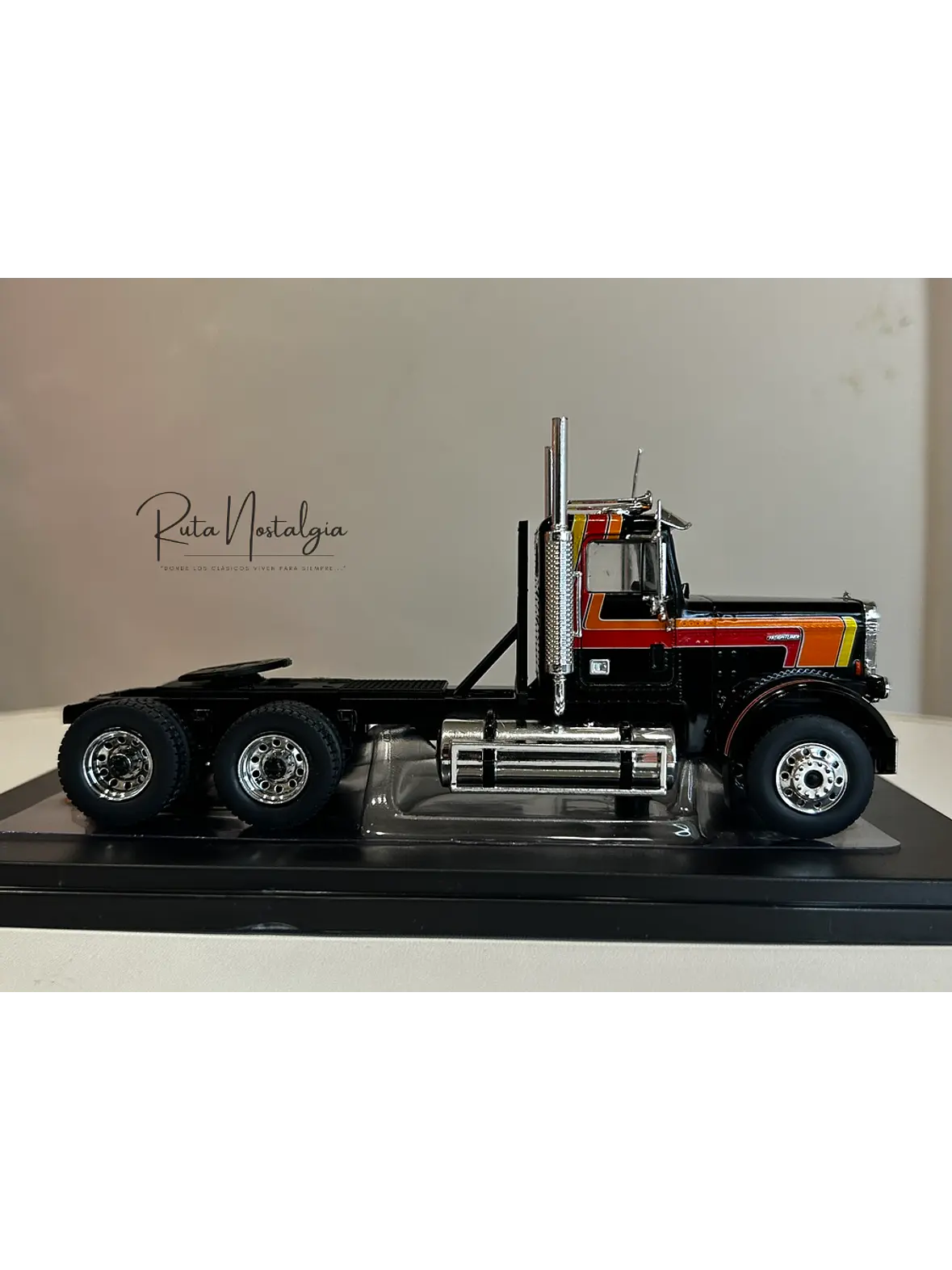 Freightliner FLC 120 64T Tractor Truck 1977 – Ixo Models 1:43 – Leyenda del Transporte en Chile 4
