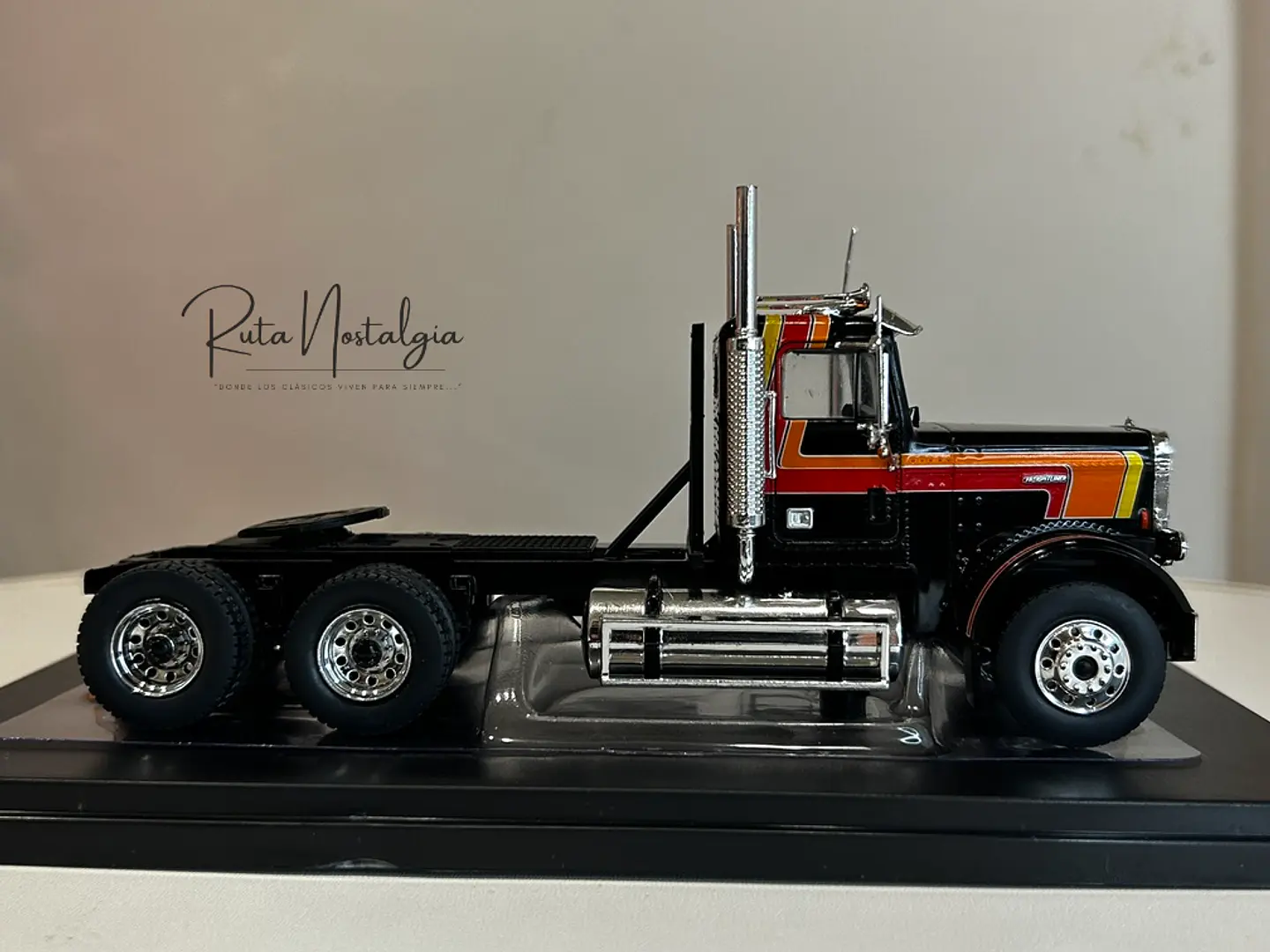 Camión Freightliner FLC 120 64T (1977) | IXO 1:43 4