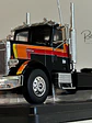 Freightliner FLC 120 64T Tractor Truck 1977 – Ixo Models 1:43 – Leyenda del Transporte en Chile - Miniatura 1