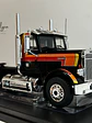 Freightliner FLC 120 64T Tractor Truck 1977 – Ixo Models 1:43 – Leyenda del Transporte en Chile - Miniatura 3
