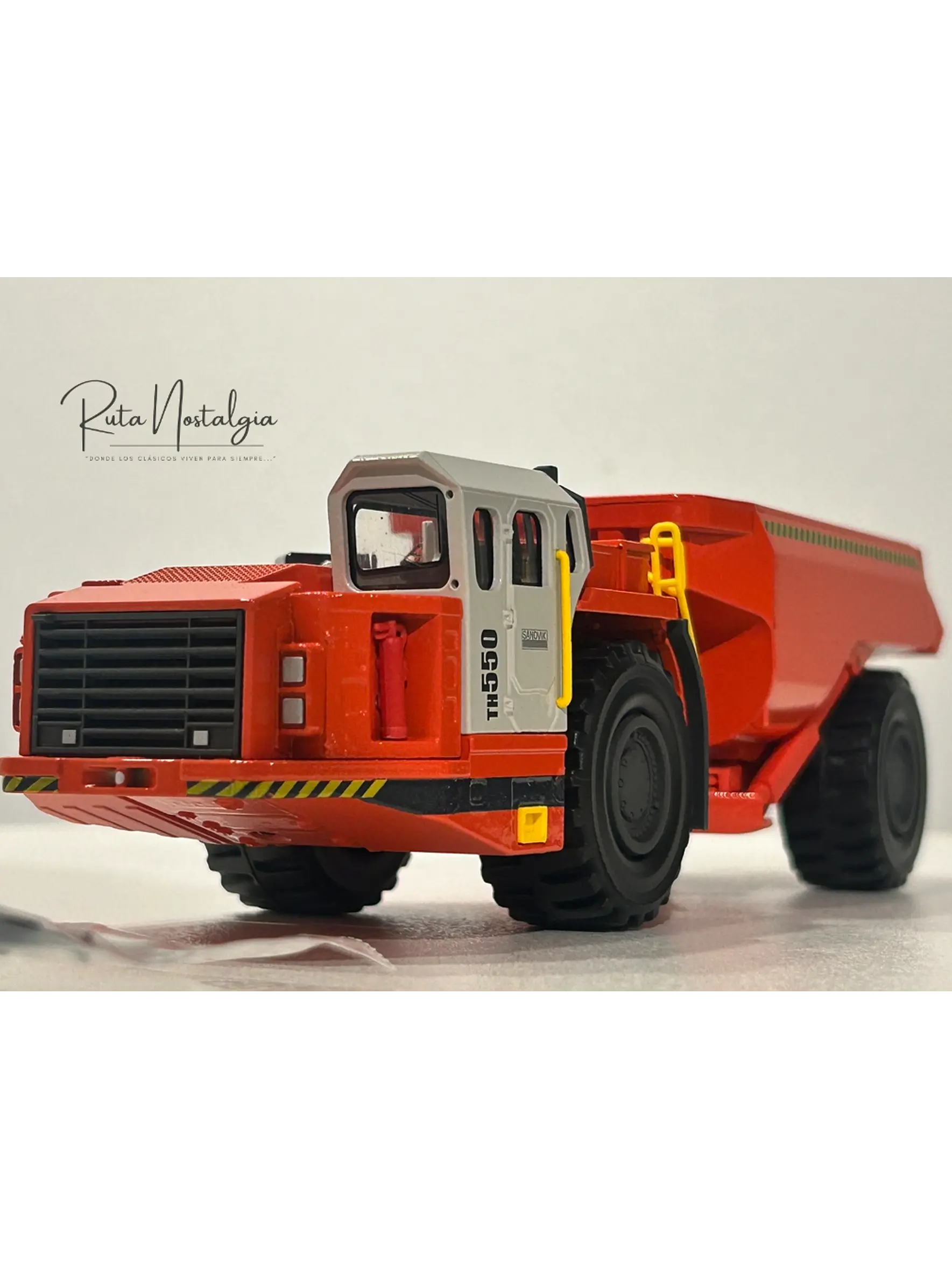 Camión Dumper Subterráneo Sandvik TH550 | Conrad Modelle - Escala 1:50 | Equipo minería subterránea bajo perfil  1