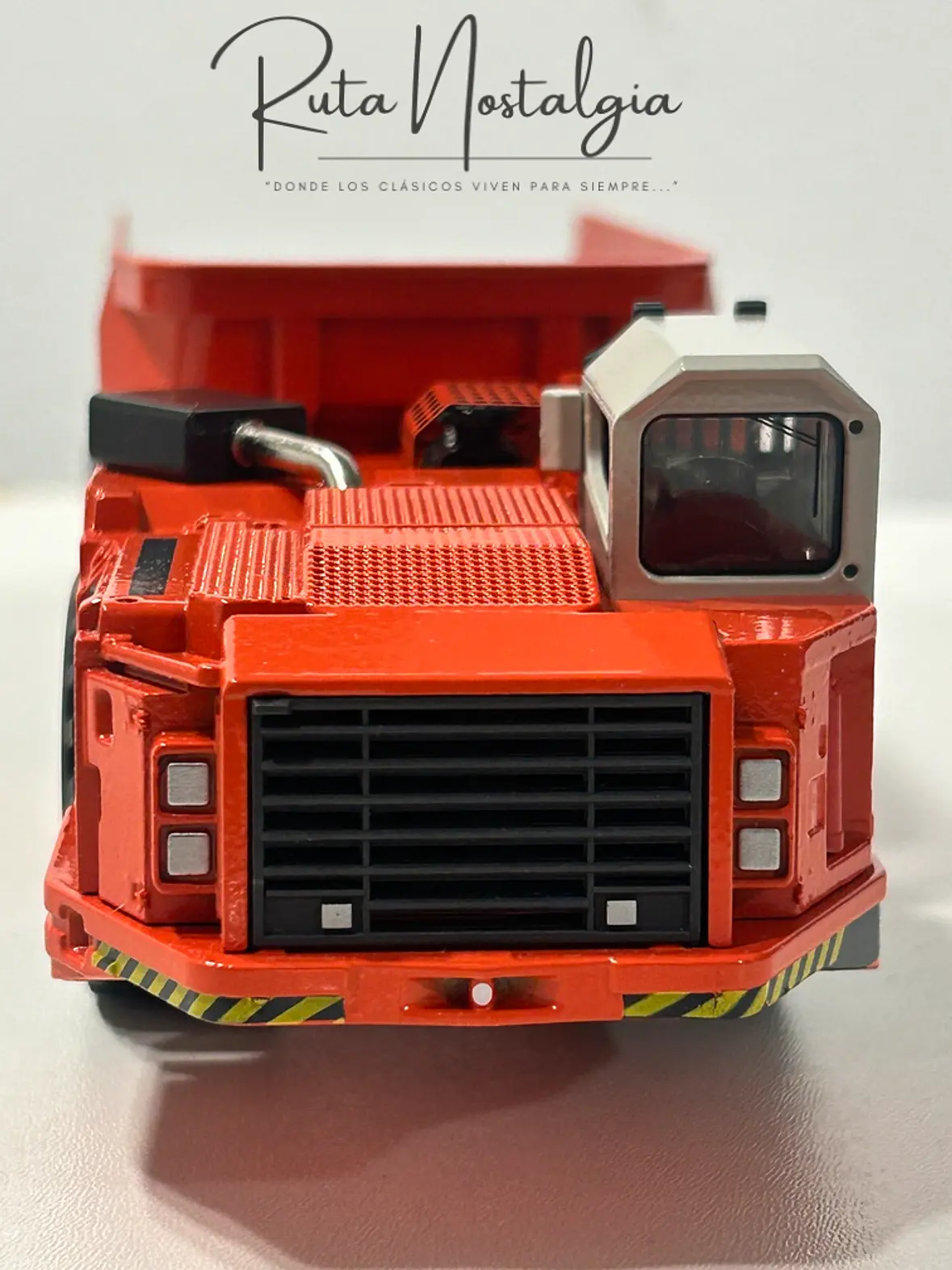 Camión Dumper Subterráneo Sandvik TH550 | Conrad Modelle - Escala 1:50 | Equipo minería subterránea bajo perfil  3