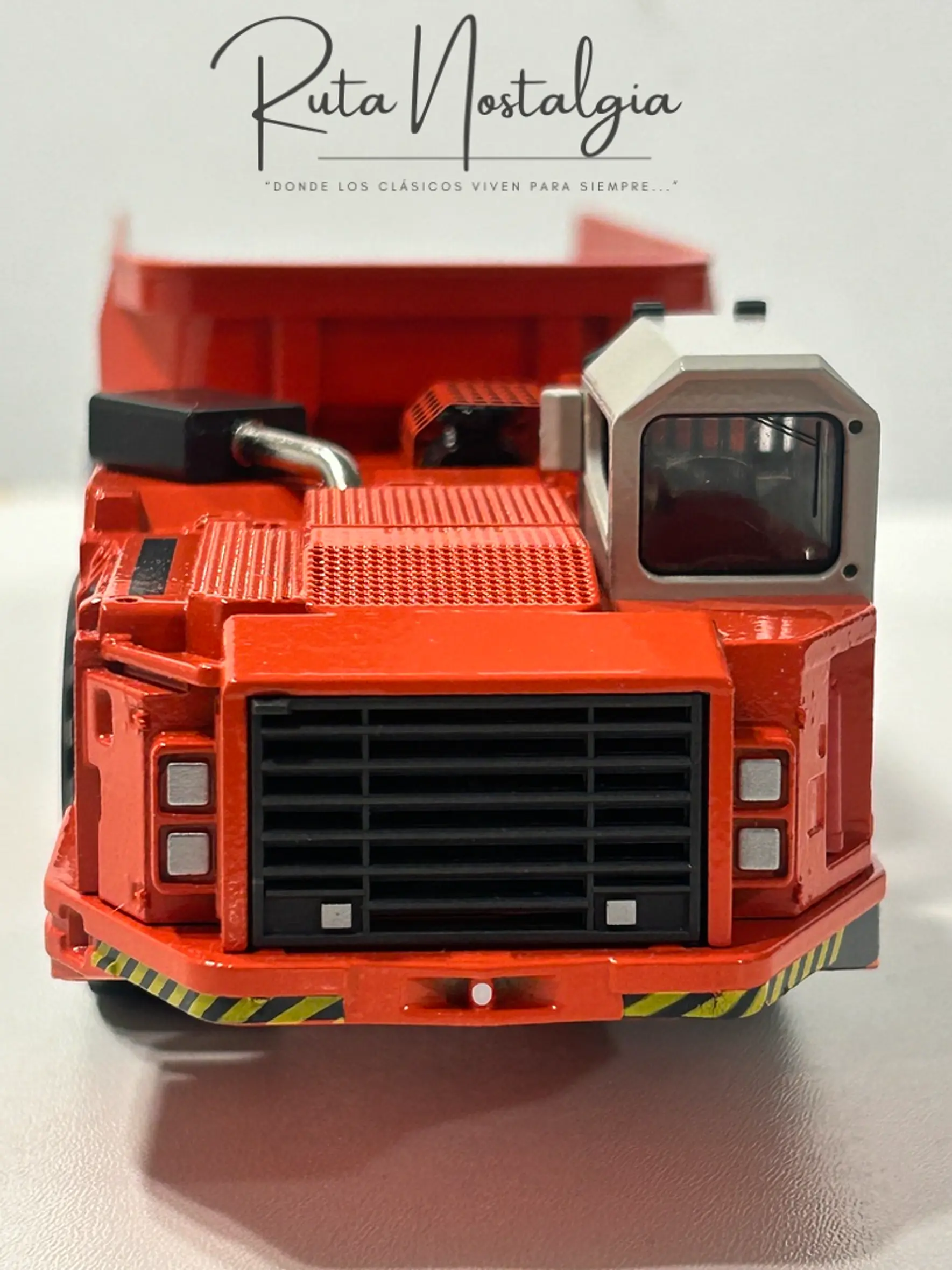 Camión Dumper Subterráneo Sandvik TH550 | Conrad Modelle - Escala 1:50 | Equipo minería subterránea bajo perfil  3