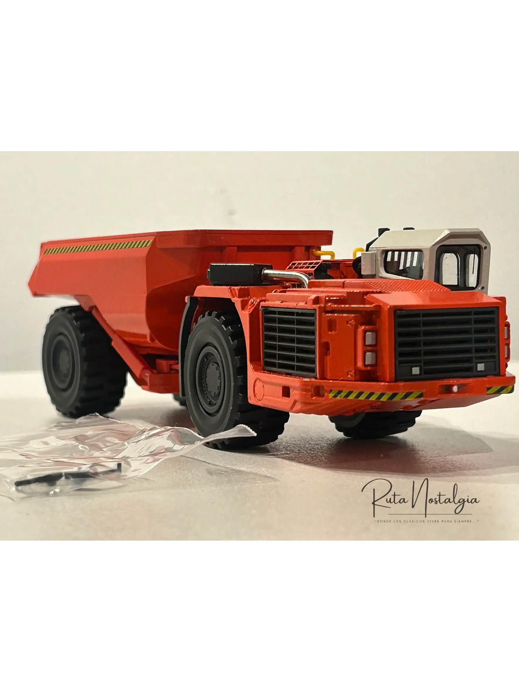 Camión Dumper Subterráneo Sandvik TH550 | Conrad Modelle - Escala 1:50 | Equipo minería subterránea bajo perfil  4