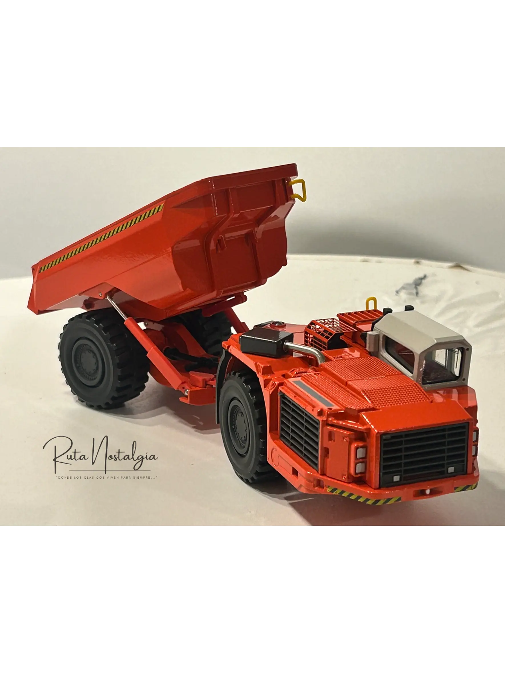 Camión Dumper Subterráneo Sandvik TH550 | Conrad Modelle - Escala 1:50 | Equipo minería subterránea bajo perfil  5