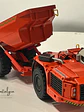 Camión Dumper Subterráneo Sandvik TH550 | Conrad Modelle - Escala 1:50 | Equipo minería subterránea bajo perfil  - Miniatura 5