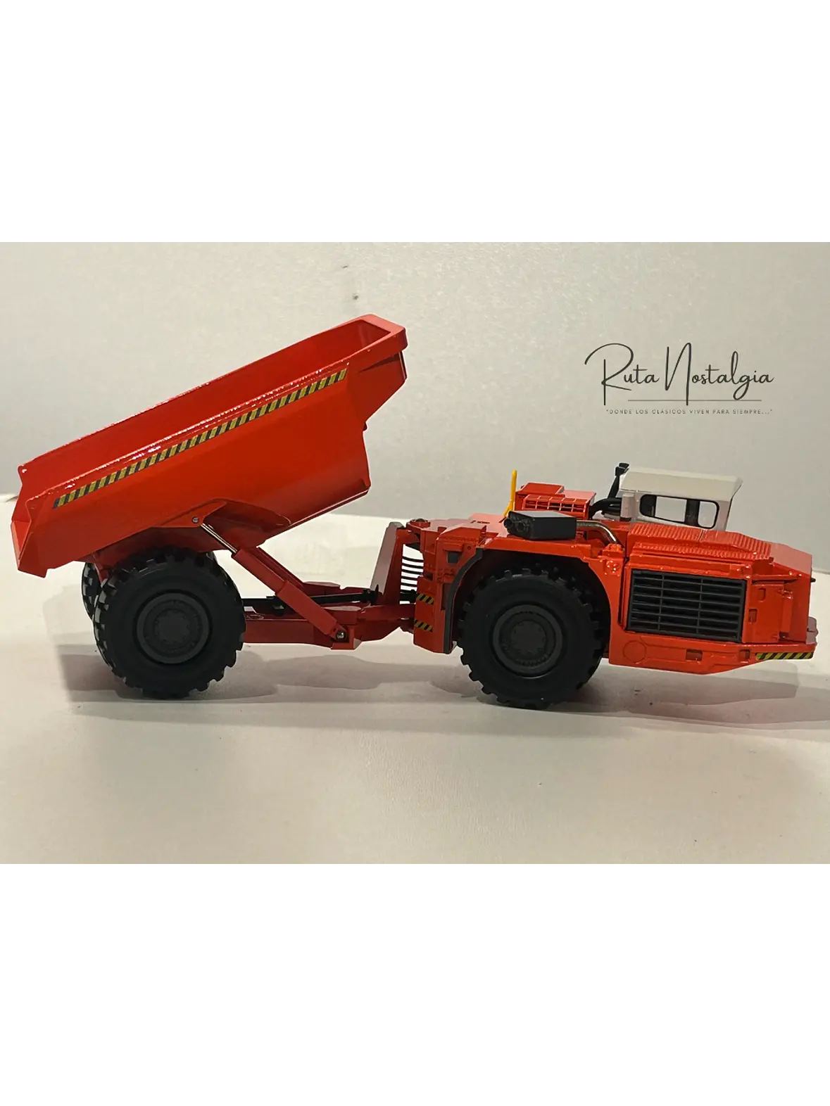 Camión Dumper Subterráneo Sandvik TH550 | Conrad Modelle - Escala 1:50 | Equipo minería subterránea bajo perfil  6
