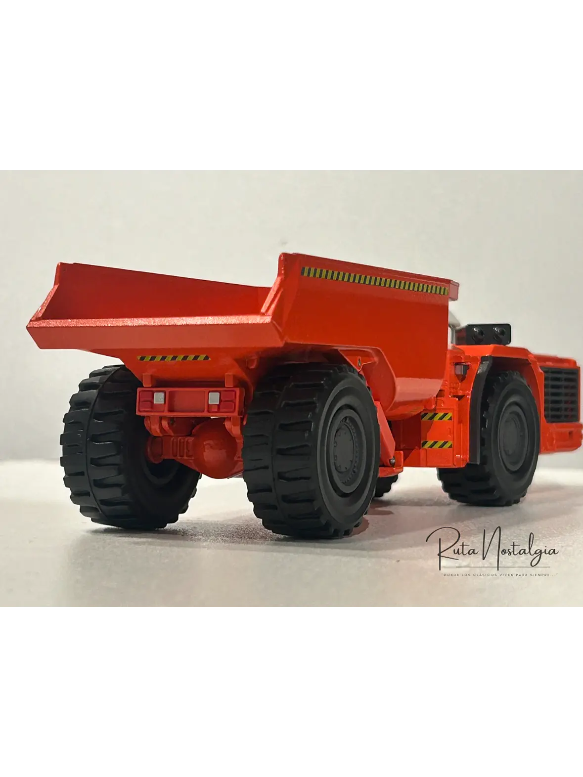 Camión Dumper Subterráneo Sandvik TH550 | Conrad Modelle - Escala 1:50 | Equipo minería subterránea bajo perfil  7