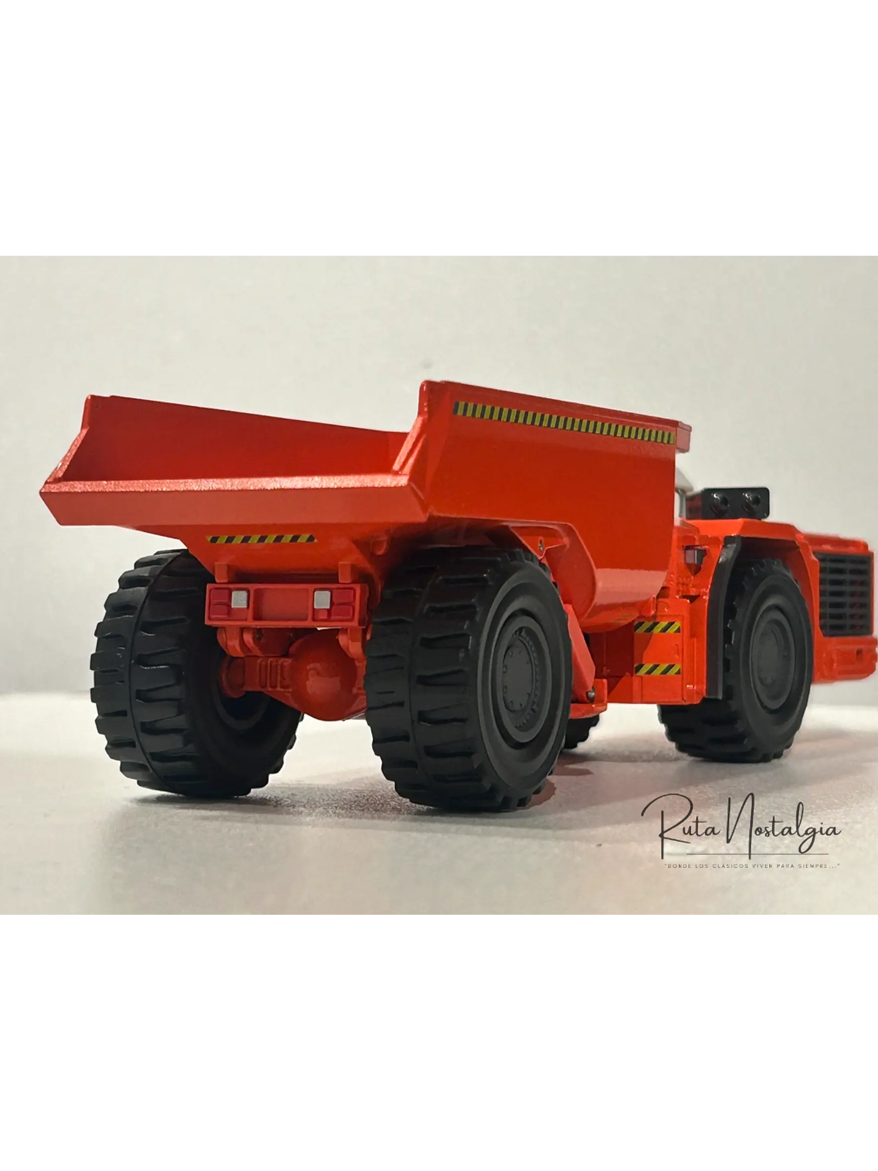Camión Dumper Subterráneo Sandvik TH550 | Conrad Modelle - Escala 1:50 | Equipo minería subterránea bajo perfil  7