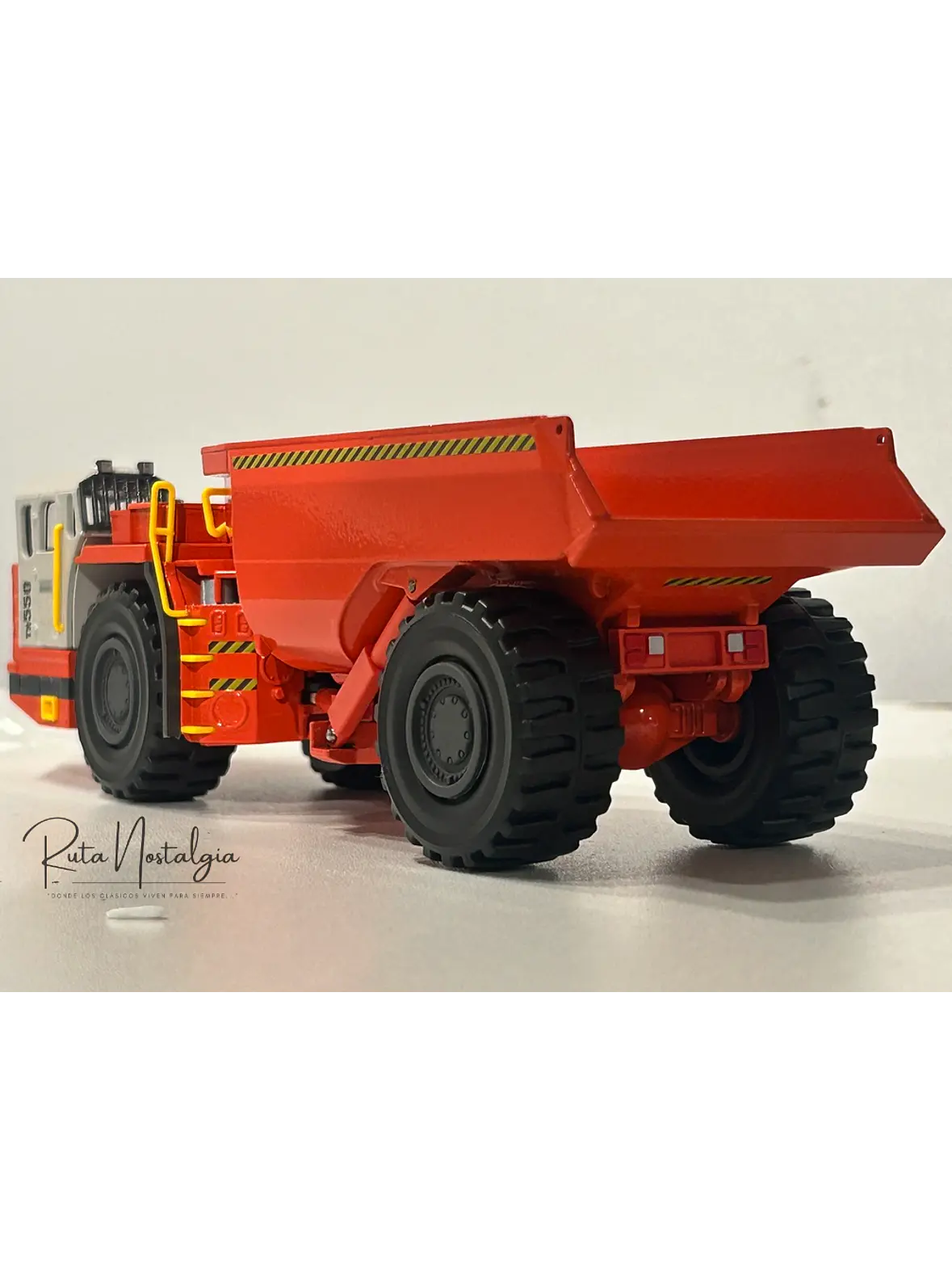 Camión Dumper Subterráneo Sandvik TH550 | Conrad Modelle - Escala 1:50 | Equipo minería subterránea bajo perfil  8
