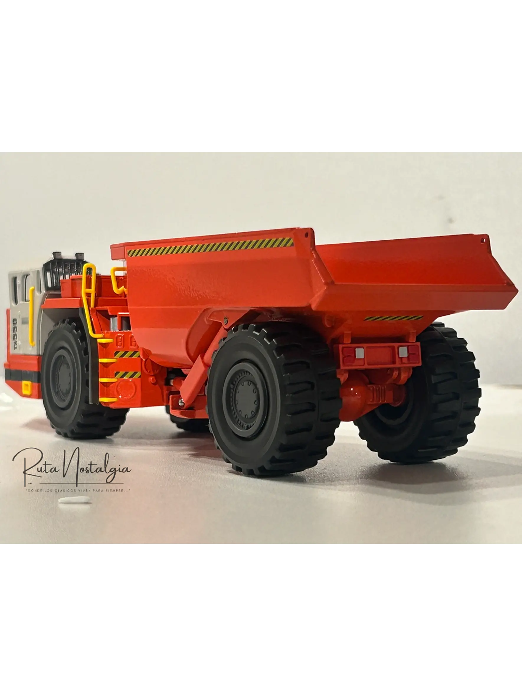 Camión Dumper Subterráneo Sandvik TH550 | Conrad Modelle - Escala 1:50 | Equipo minería subterránea bajo perfil  8
