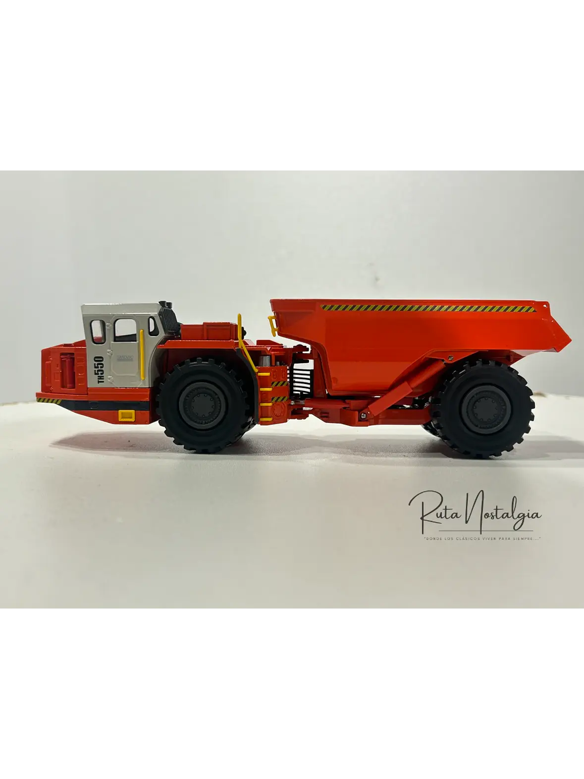 Camión Dumper Subterráneo Sandvik TH550 | Conrad Modelle - Escala 1:50 | Equipo minería subterránea bajo perfil  9