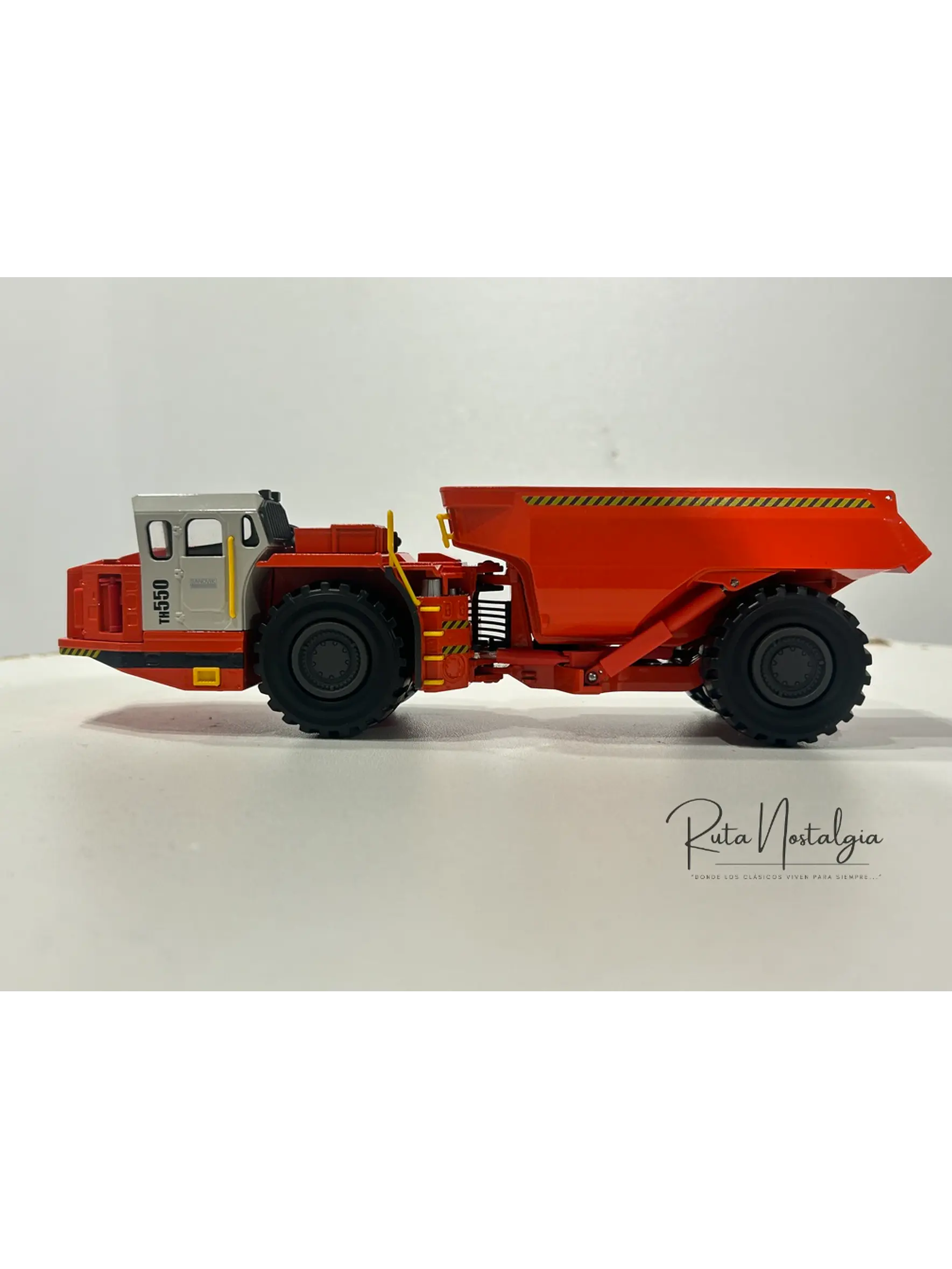 Camión Dumper Subterráneo Sandvik TH550 | Conrad Modelle - Escala 1:50 | Equipo minería subterránea bajo perfil  9