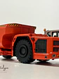 Camión Dumper Subterráneo Sandvik Toro TH663  — Conrad Modelle - Escala 1:50. Equipo minería subterránea bajo perfil de 63 ton. - Miniatura 9