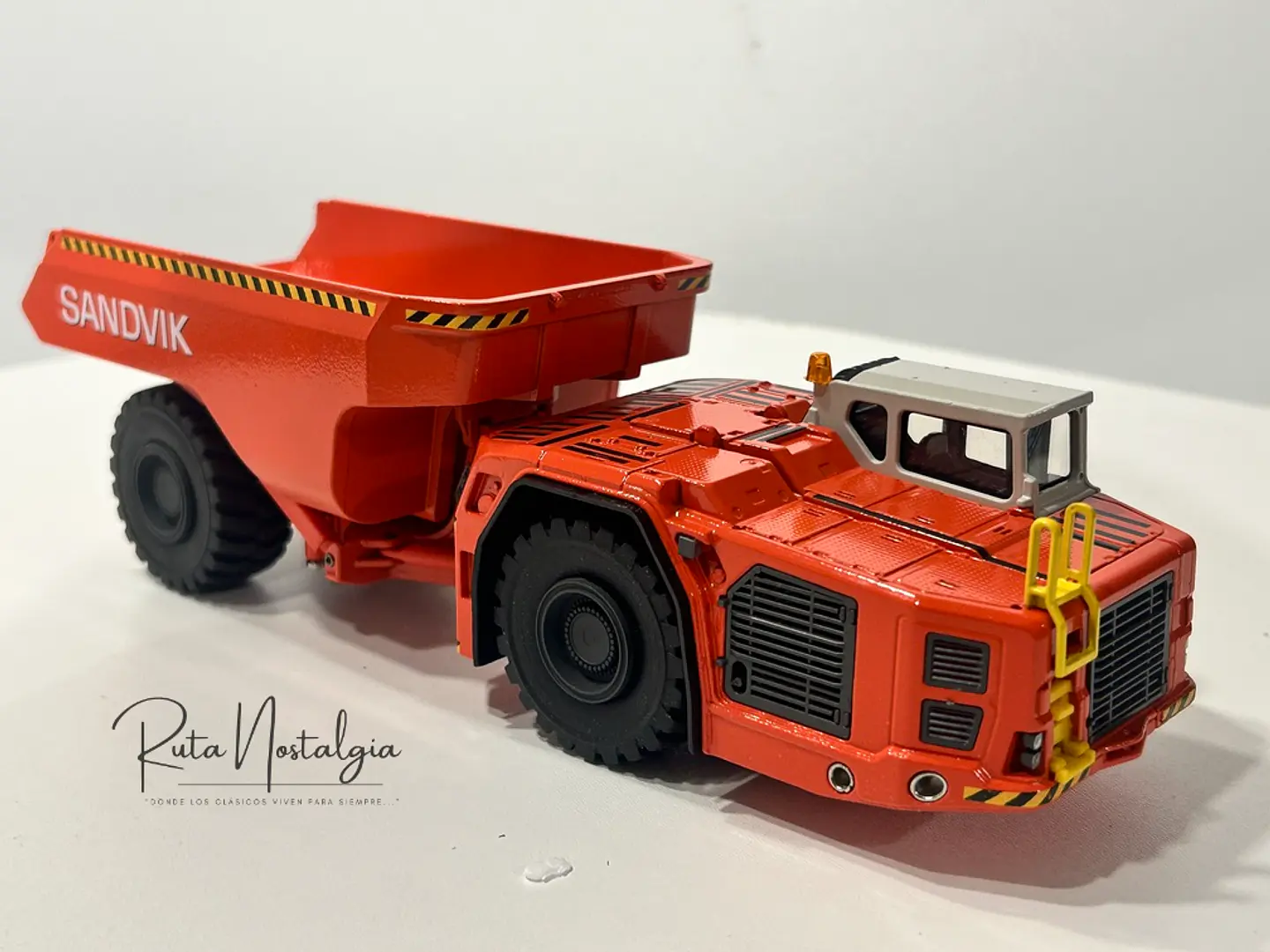 Equipo Minero Sandvik Toro TH663 | Conrad 1:50 4
