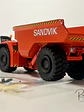 Camión Dumper Subterráneo Sandvik Toro TH663  — Conrad Modelle - Escala 1:50. Equipo minería subterránea bajo perfil de 63 ton. - Miniatura 7