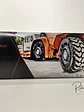 Camión Dumper Subterráneo Sandvik Toro TH663  — Conrad Modelle - Escala 1:50. Equipo minería subterránea bajo perfil de 63 ton. - Miniatura 10