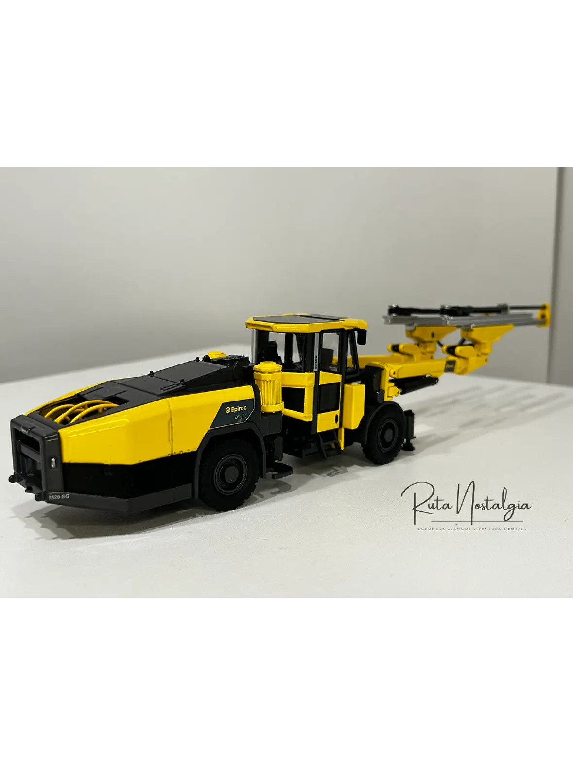 Perforador Subterráneo - Jumbo Boomer | Epiroc M20 SG - Escala 1:50 | Equipo Minería Subterránea en Metal Coleccionable 6