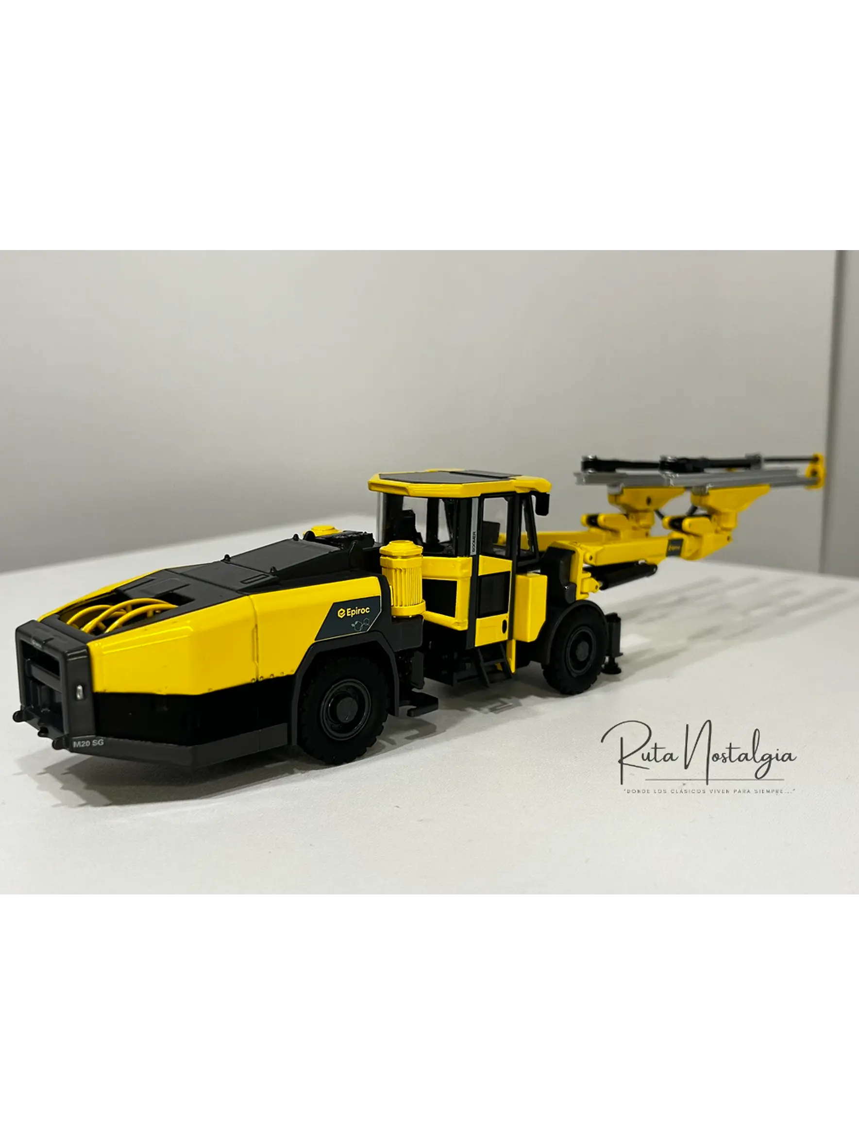 Perforador Subterráneo - Jumbo Boomer | Epiroc M20 SG - Escala 1:50 | Equipo Minería Subterránea en Metal Coleccionable 6