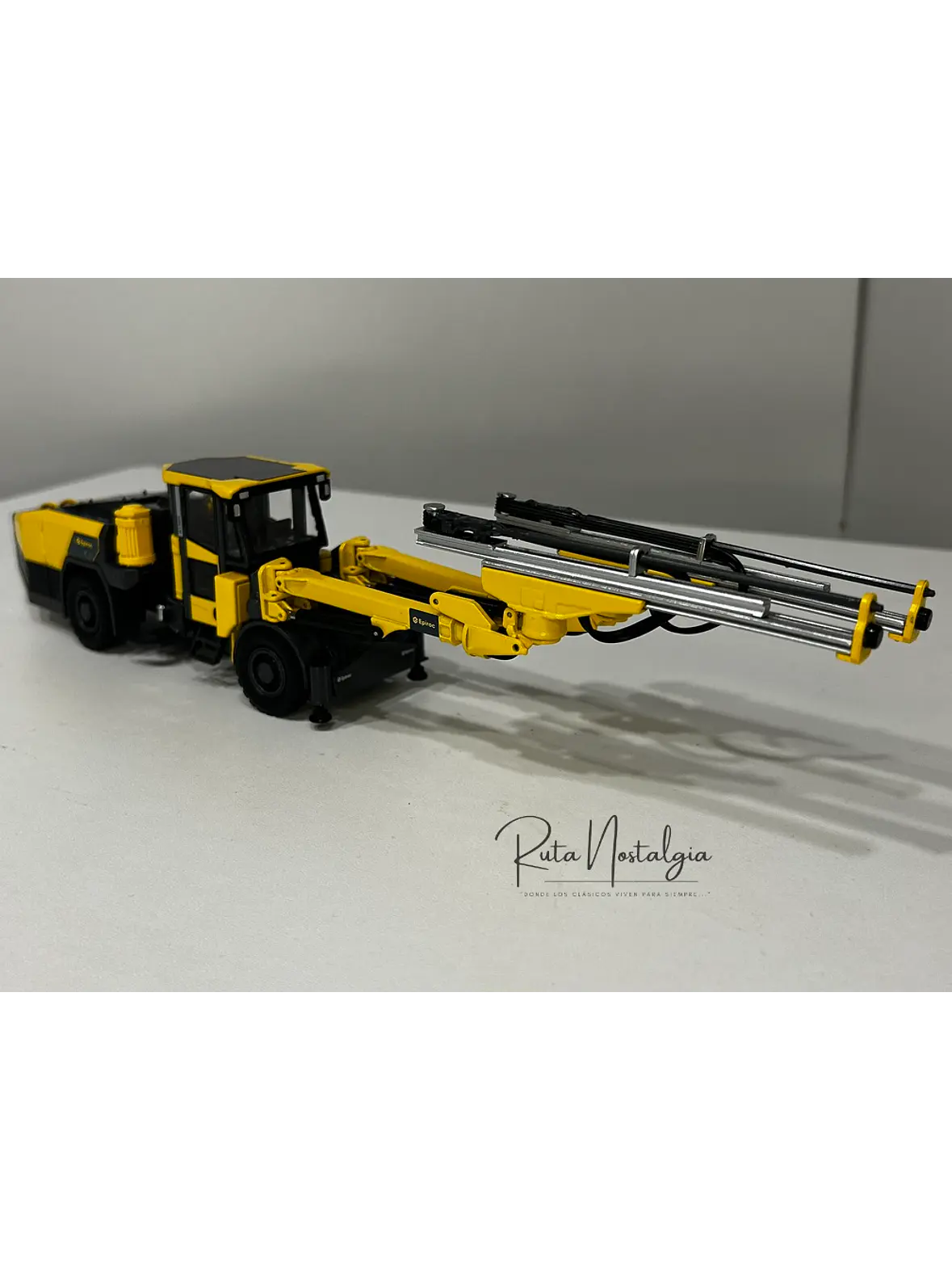 Perforador Subterráneo - Jumbo Boomer | Epiroc M20 SG - Escala 1:50 | Equipo Minería Subterránea en Metal Coleccionable 1