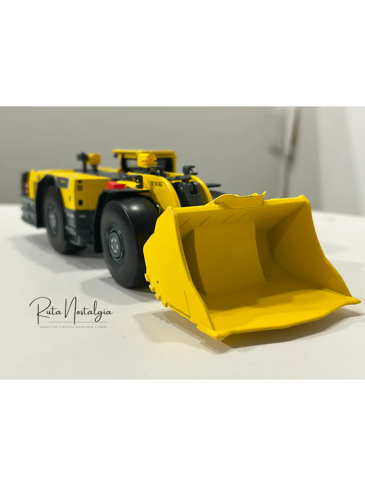 Cargador Subterráneo - Scooptram LHD Epiroc ST18 SG – 1:50 | Equipo de Minería en Metal Coleccionable 3