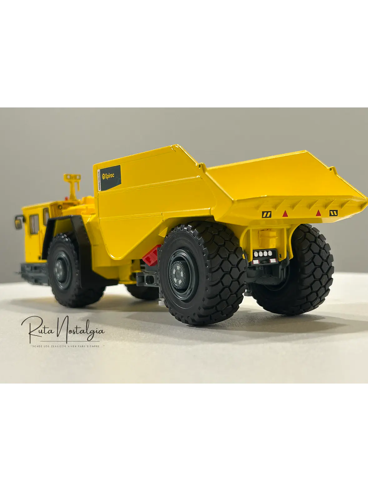 Camión Dumper Subterráneo Epiroc Minetruck MT65 S - Escala 1:50 –  Equipo minería subterránea bajo perfil  9