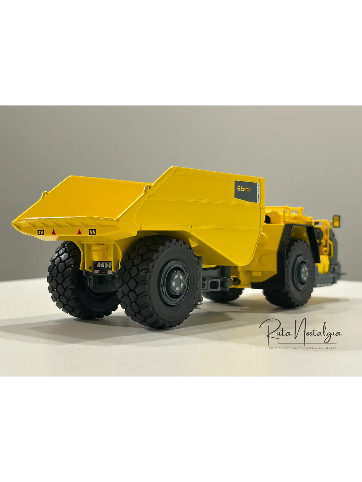 Camión Dumper Subterráneo Epiroc Minetruck MT65 S - Escala 1:50 –  Equipo minería subterránea bajo perfil  7