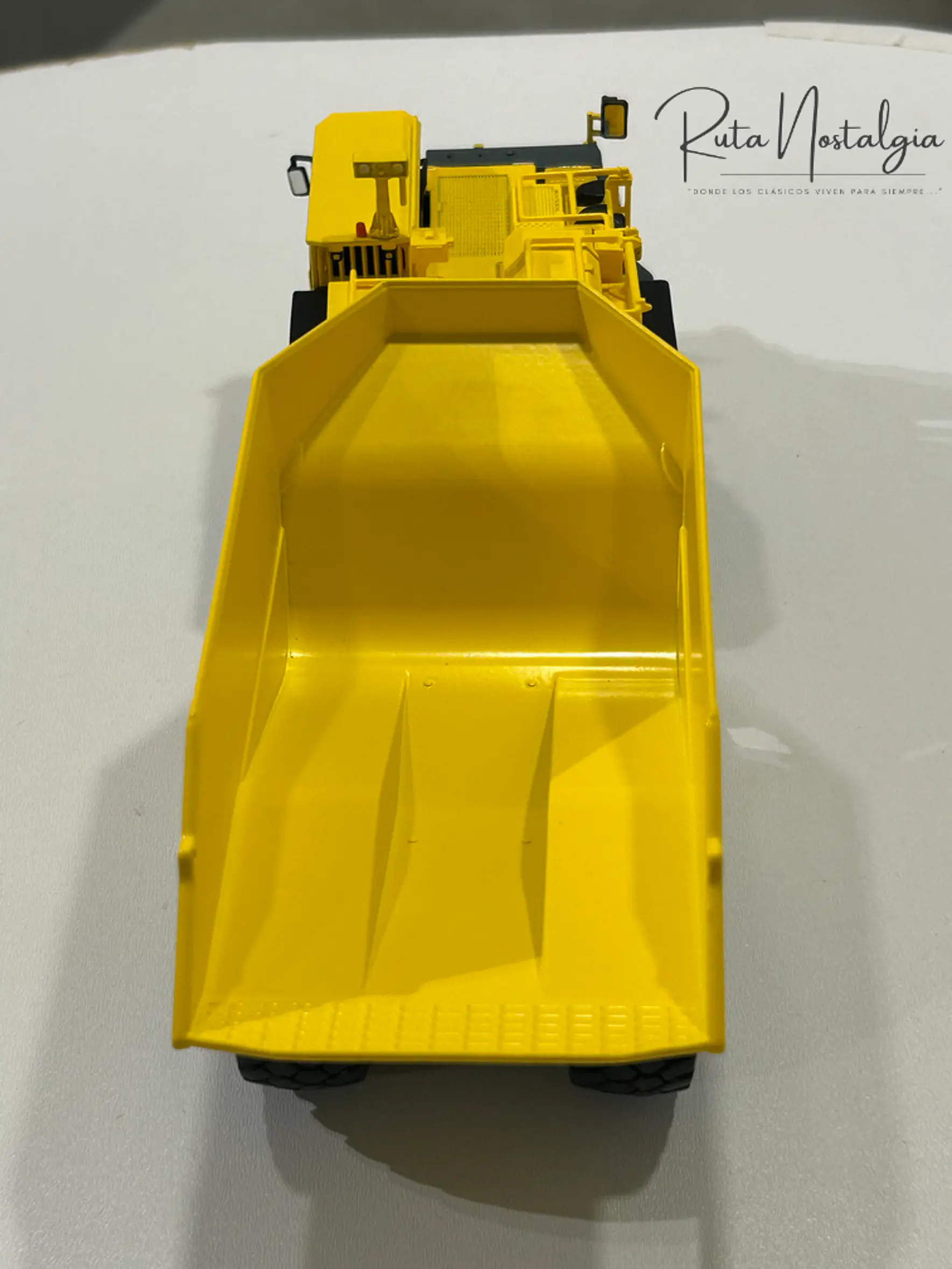 Camión Dumper Subterráneo Epiroc Minetruck MT65 S - Escala 1:50 –  Equipo minería subterránea bajo perfil  8