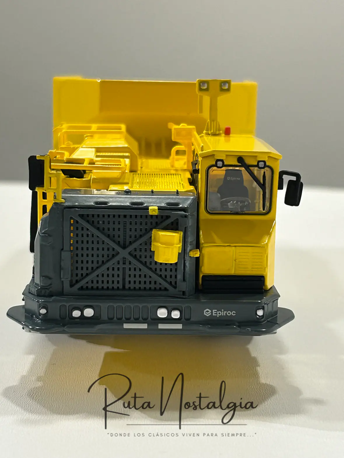 Camión Dumper Subterráneo Epiroc Minetruck MT65 S - Escala 1:50 –  Equipo minería subterránea bajo perfil  4