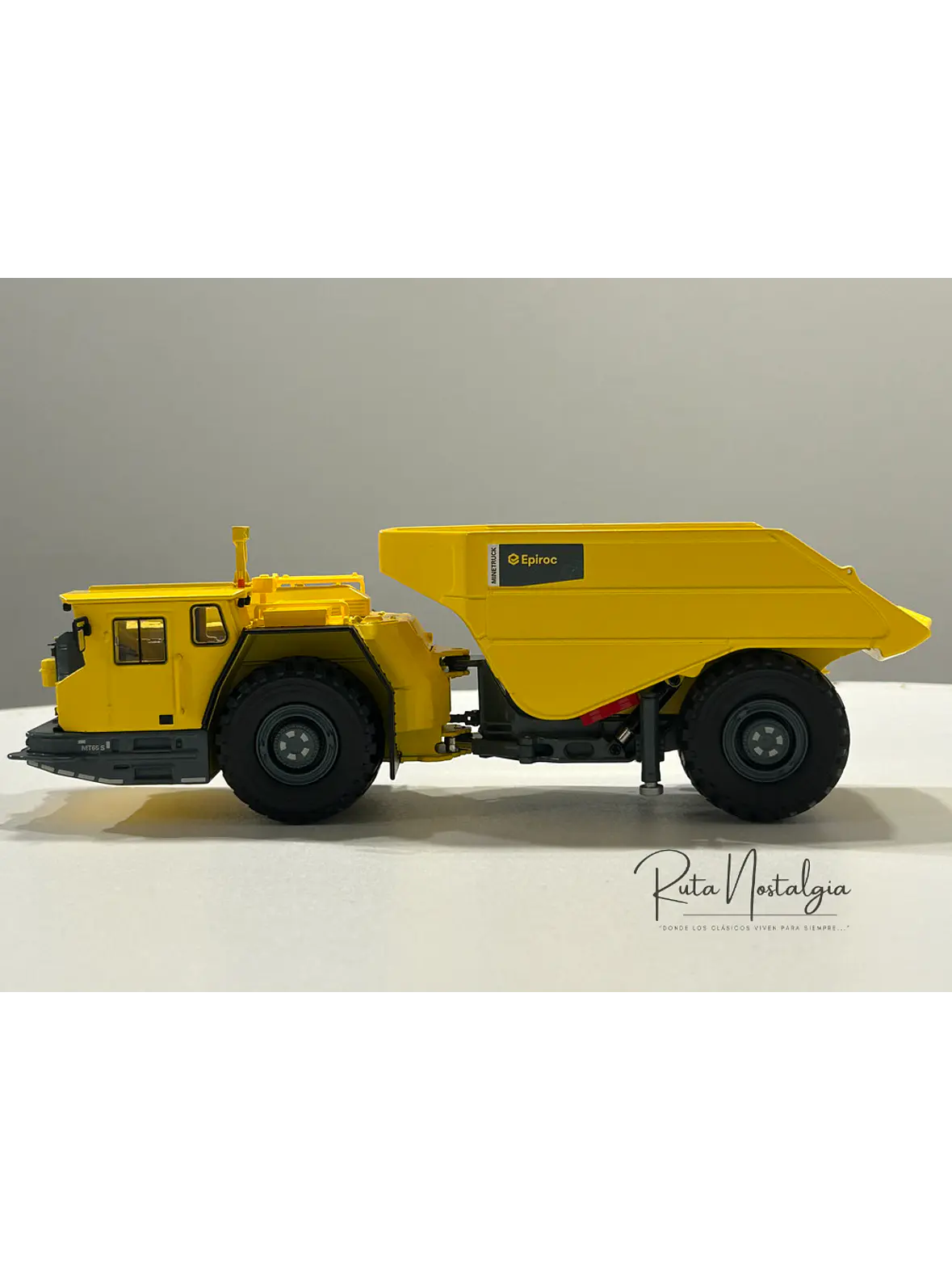 Camión Dumper Subterráneo Epiroc Minetruck MT65 S - Escala 1:50 –  Equipo minería subterránea bajo perfil  10