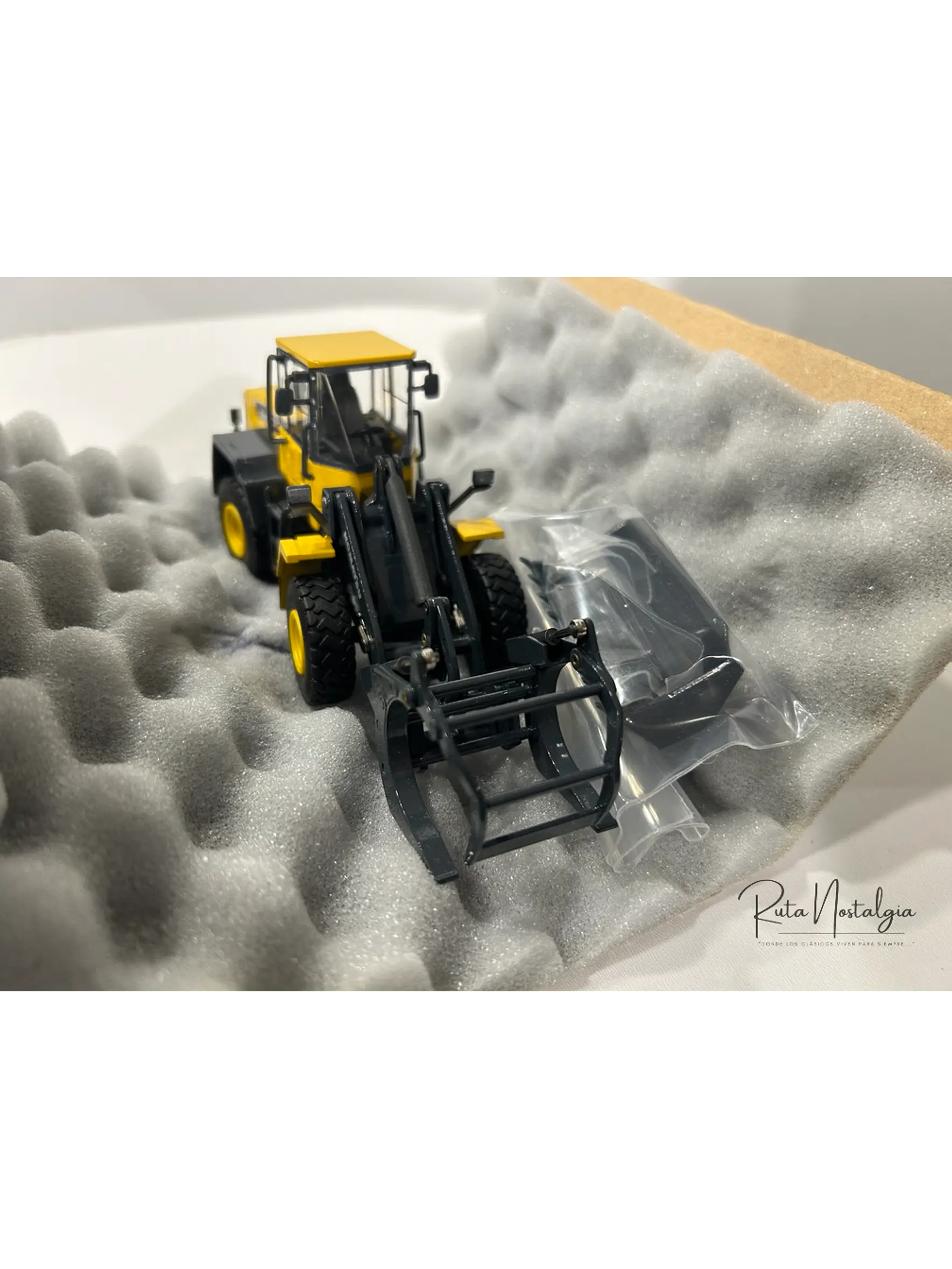 Cargador Frontal Forestal Komatsu WA250PT-5 |  CONRAD Modelle (Alemania) Escala 1:50 – Cargador frontal “tool carrier” para operaciones forestales 5