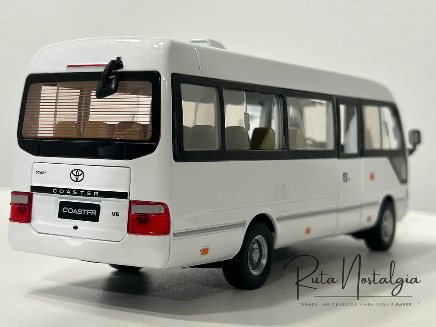 Bus Toyota Coaster 1:24 Coleccionable Diecast 5