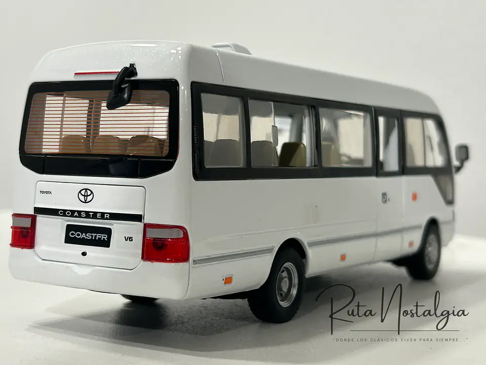 Bus Toyota Coaster 1:24 Coleccionable Diecast 5