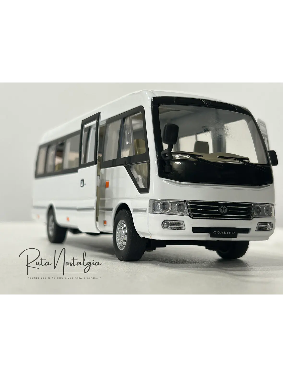 Toyota Coaster – Minibús Clásico Escala 1:24 – OEM Diecast 4