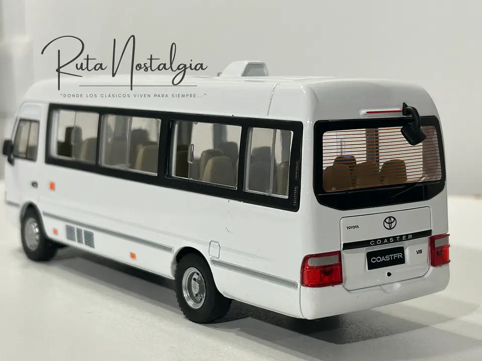 Bus Toyota Coaster 1:24 Coleccionable Diecast 6