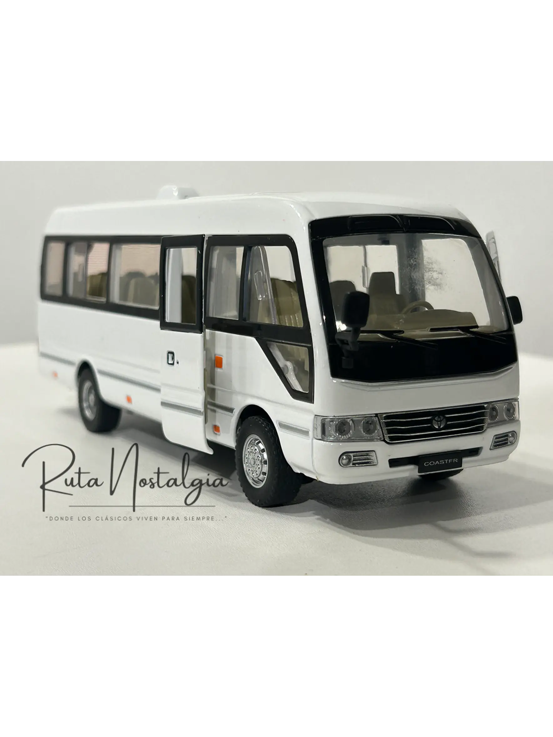 Toyota Coaster – Minibús Clásico Escala 1:24 – OEM Diecast 7
