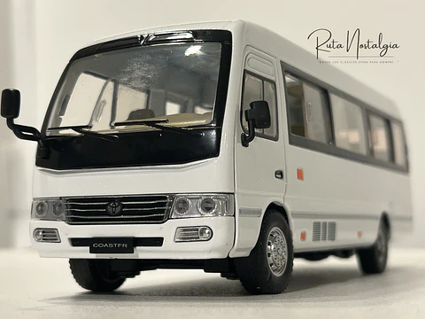 Toyota Coaster – Minibús Clásico Escala 1:24 – OEM Diecast